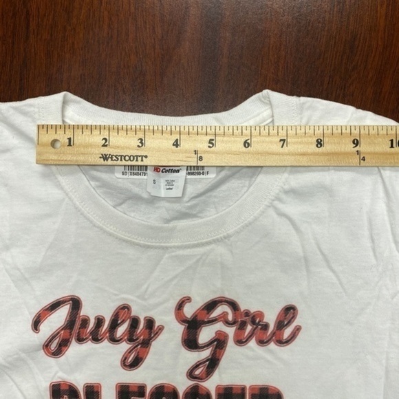 Women’s Size Small Graphic T-Shirt July T-Shirt - Picture 8 of 10